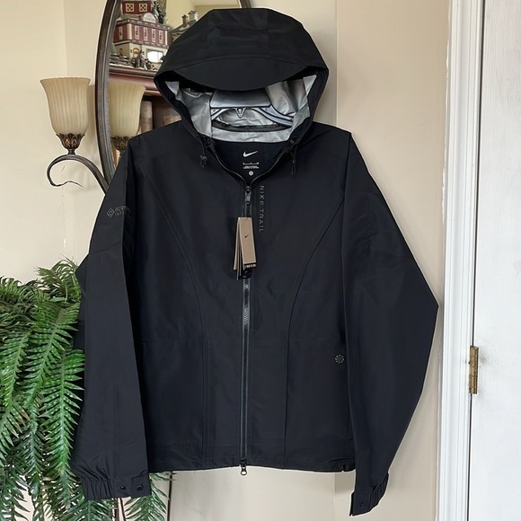 Brand New Nike Black Trail GORE-TEX INFINIUM Running Jacket Loose Fit Packable - Picture 1 of 16